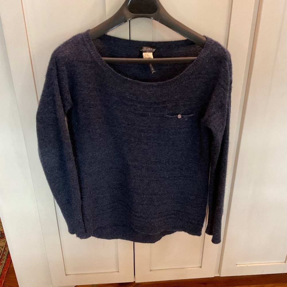 Cashmere Sweater with pocket accent